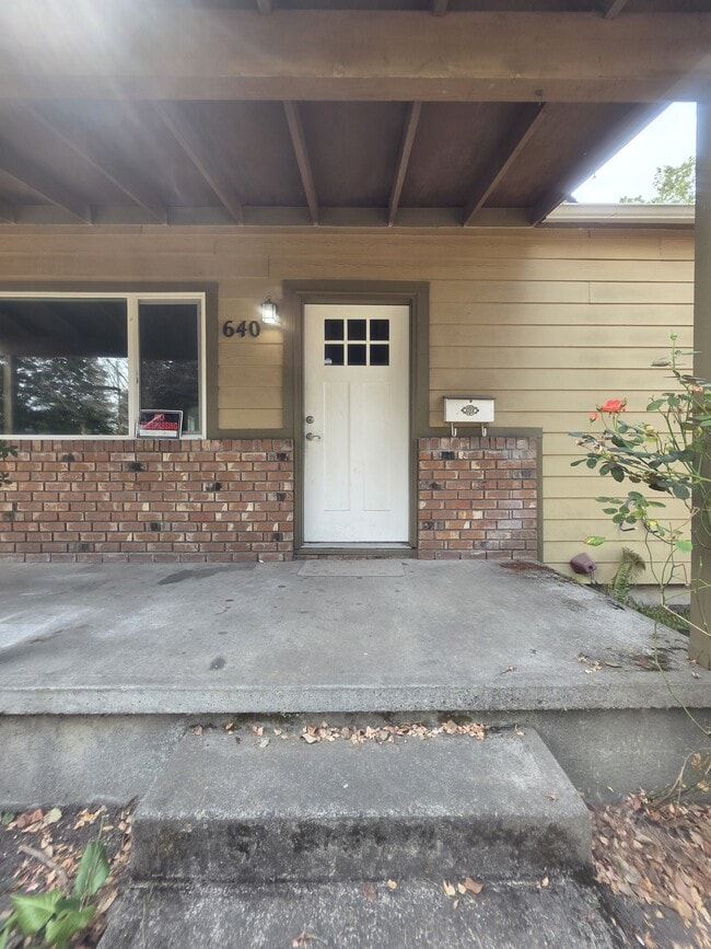 Building Photo - 640-MHH2640 South St NE