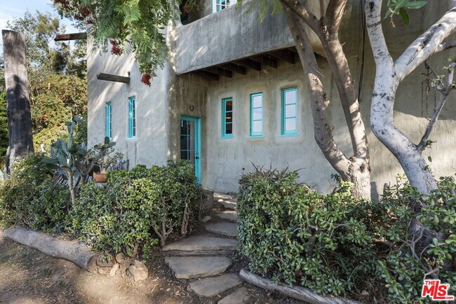Building Photo - 1406 Cerro Gordo St