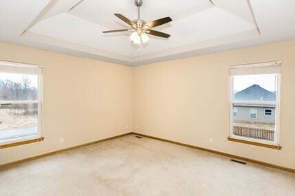 Foto del edificio - 419 Wildflower Ln