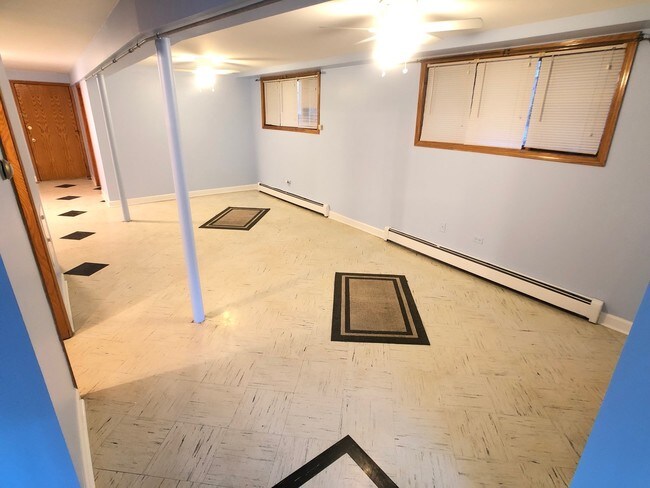 Foto del edificio - 4521 South Saint Louis Avenue, Unit BSMT