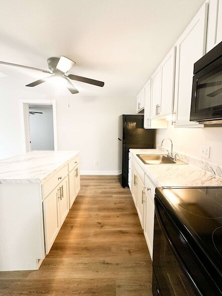 Foto del edificio - 2421 Madison St