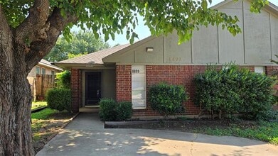 Building Photo - 8899 Marilyn Dr