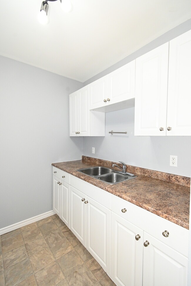 Building Photo - 4280 Quentin Ave