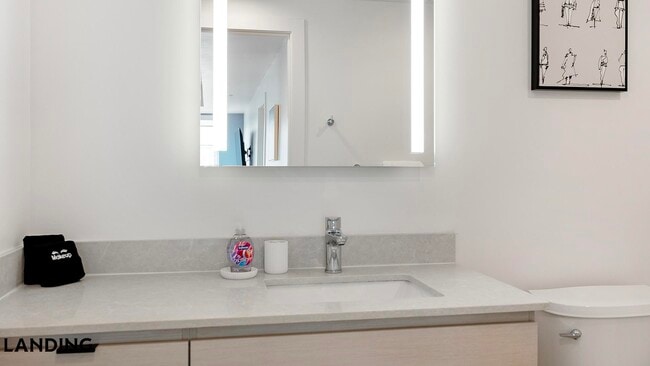 Building Photo - 707 S Farmer Ave