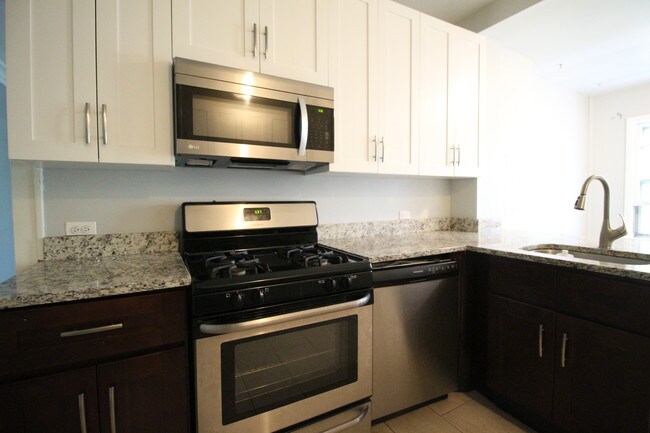 Foto del edificio - 3217 W Balmoral Ave