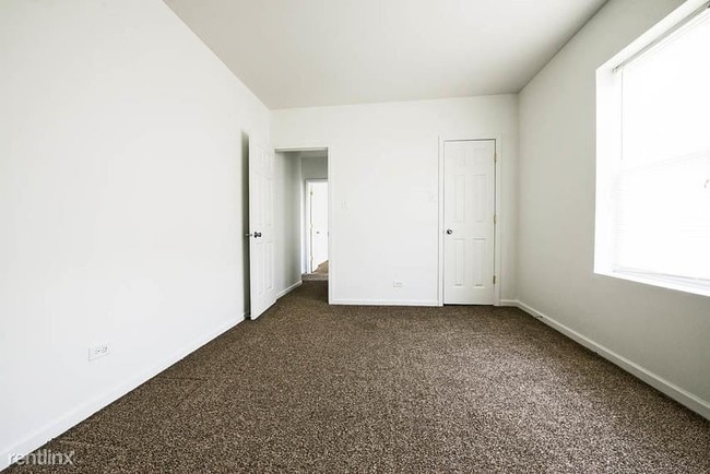 Building Photo - 1117 N Lawler Ave