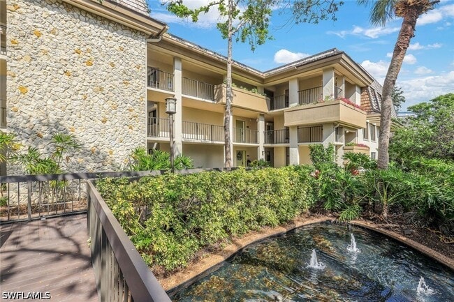 Foto del edificio - 5954 Pelican Bay Blvd