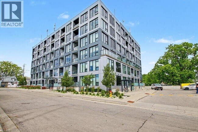 Building Photo - 690 King St W