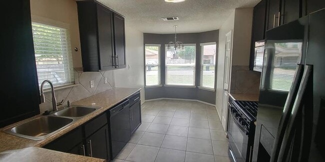 Building Photo - 3213 Honeysuckle Dr