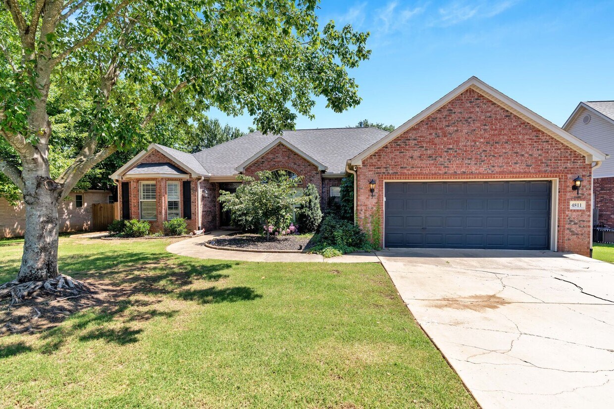 Foto principal - Fabulour Bridgeport S/D Home w/AMAZING out...