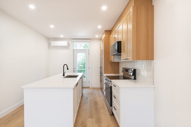 Building Photo - 297 Rue de Courcelle