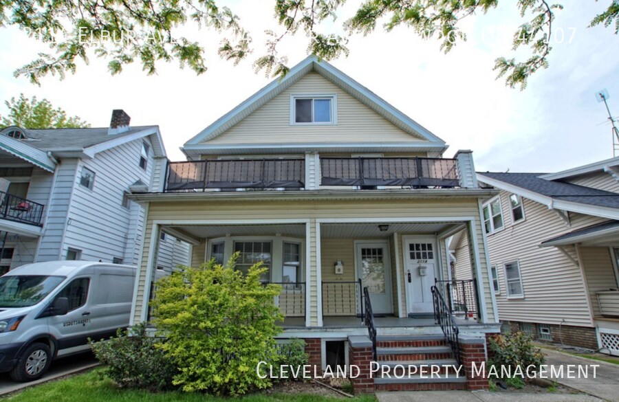 Primary Photo - Charming Lakewood Up Unit