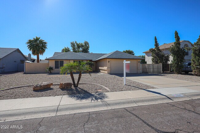 Building Photo - 7527 W Pershing Ave