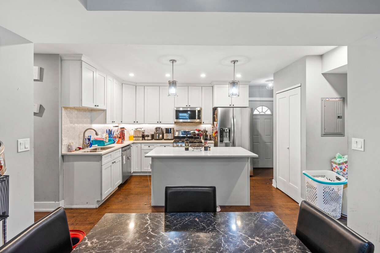 Foto principal - 3026 N Allen Ave
