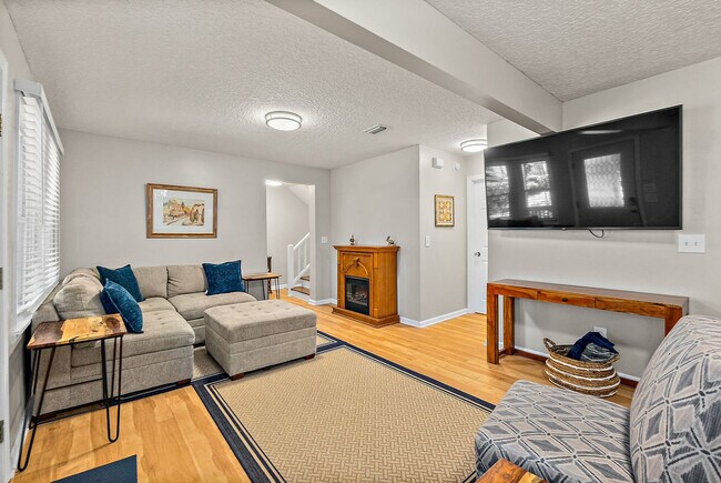 Building Photo - 12 Sylvan Dr