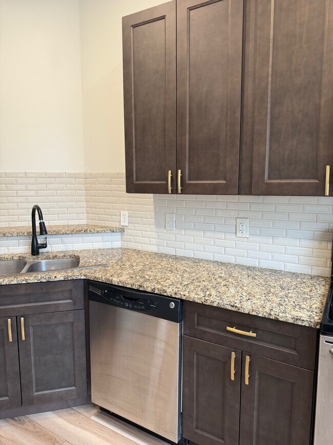 Foto del edificio - 898 Oak St SW