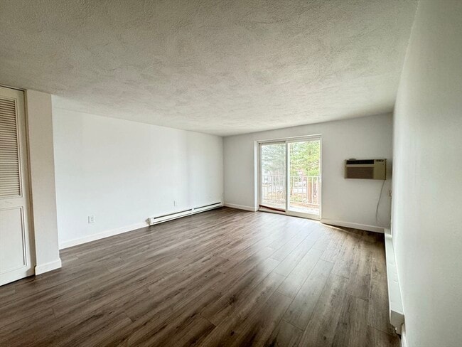 Building Photo - 36 Greentree Ln