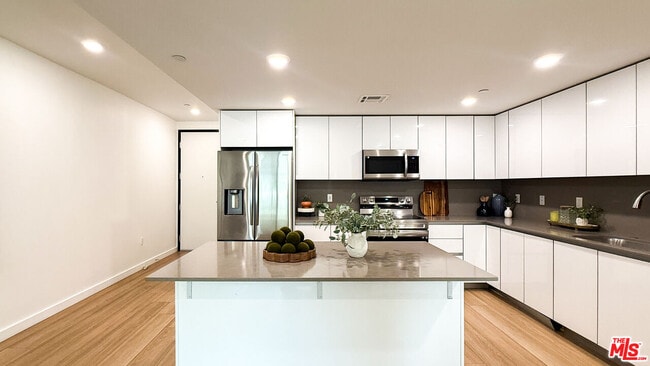 Foto del edificio - 1759 N Gower St