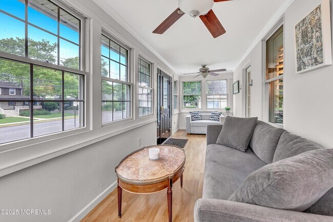 Foto del edificio - 370 E Main St