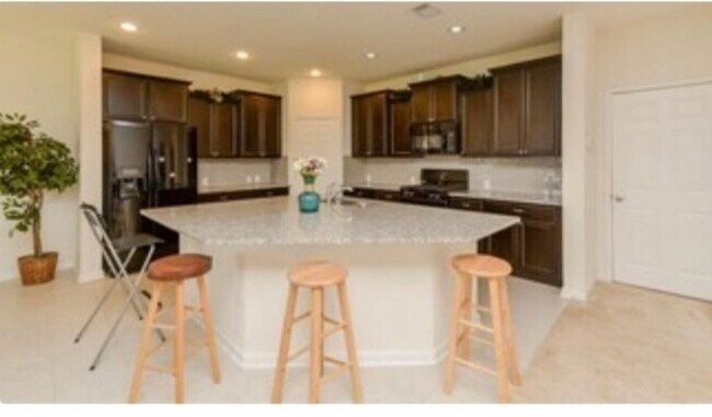 Foto del edificio - 26350 Riley Glen Dr
