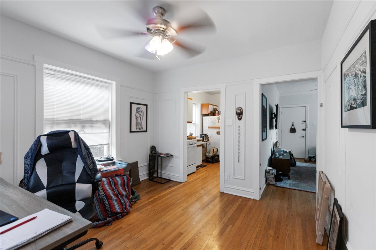 Foto principal - 654 W Oakdale Ave