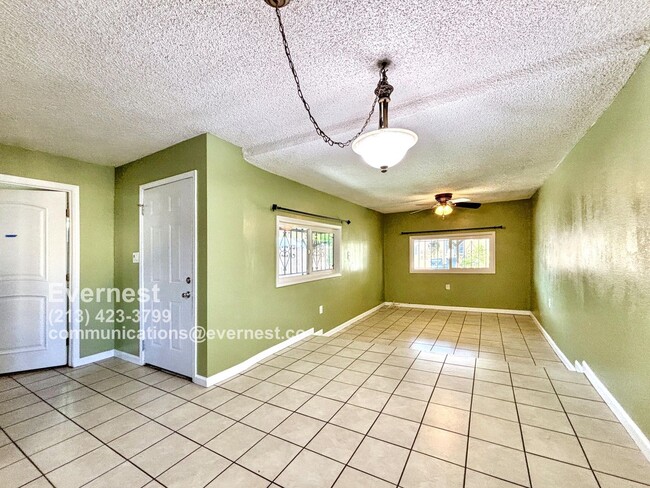 Building Photo - Charming 3-Bedroom Home with Fenced Yard a...
