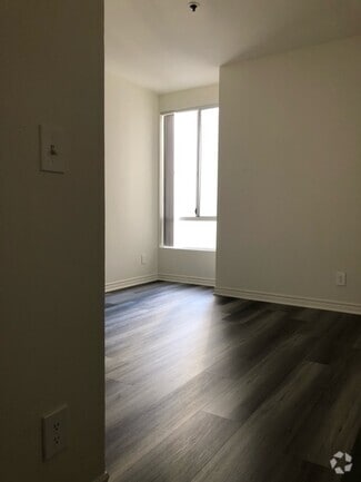 Building Photo - 1210 N Las Palmas Ave