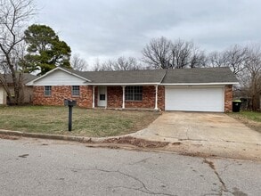 Building Photo - 932 W Lovers Ln