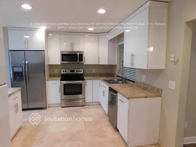 Building Photo - 5620 SW 119th Ave