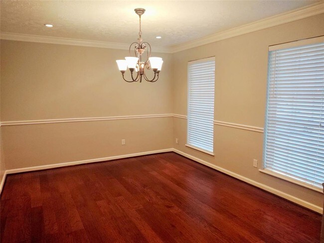Foto del edificio - 23327 Birnam Wood Blvd
