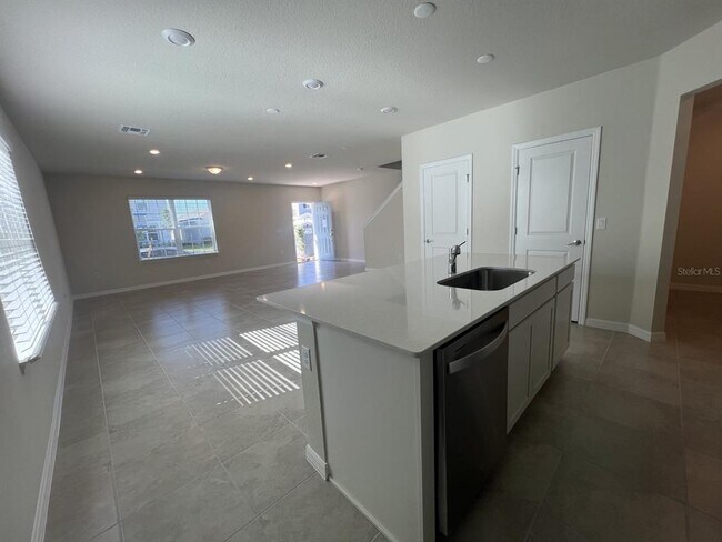 Building Photo - 3355 Vine Leaf St