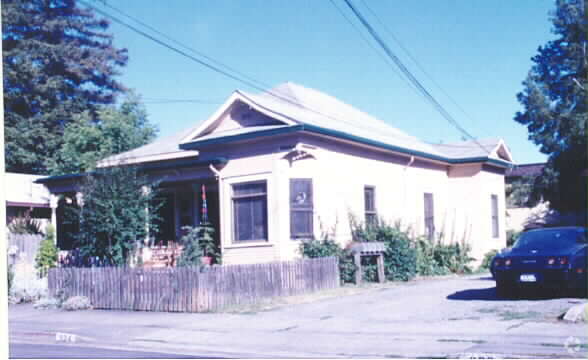 Primary Photo - 934 Clark St