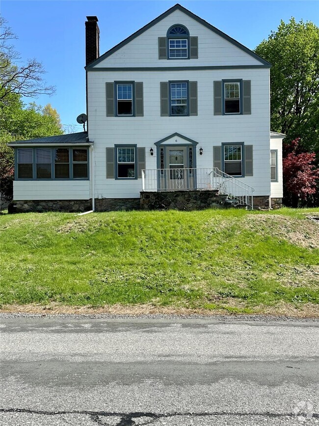 Building Photo - 6 Edgewood Dr