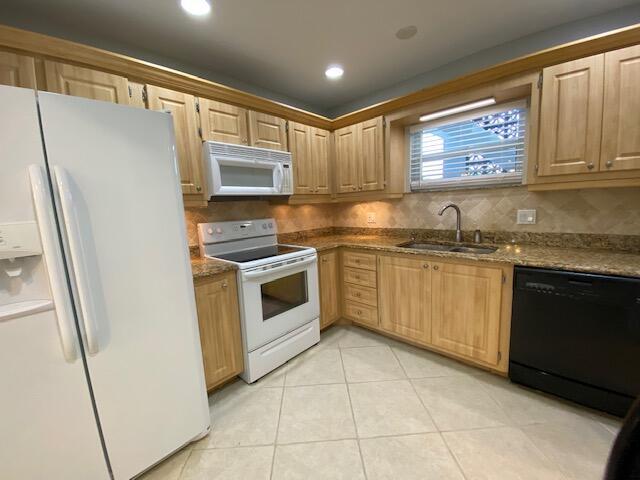 Foto del edificio - 208 S Lakeside Dr