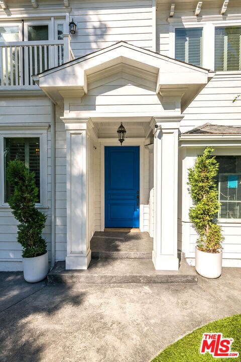 Foto del edificio - 4222 Woodman Ave