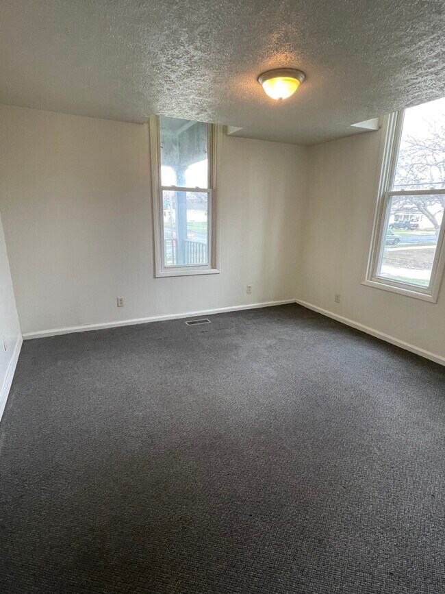 Building Photo - 1024 N Ellis St