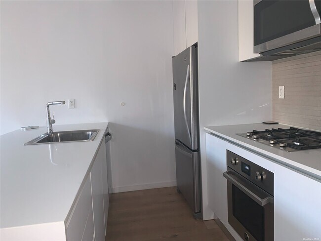 Building Photo - 43 Halsey St