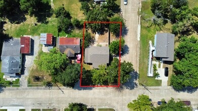 Building Photo - 1301 Yupon St
