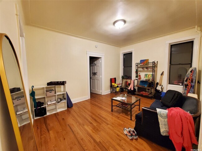 Foto del edificio - 30-04-3047 47th St