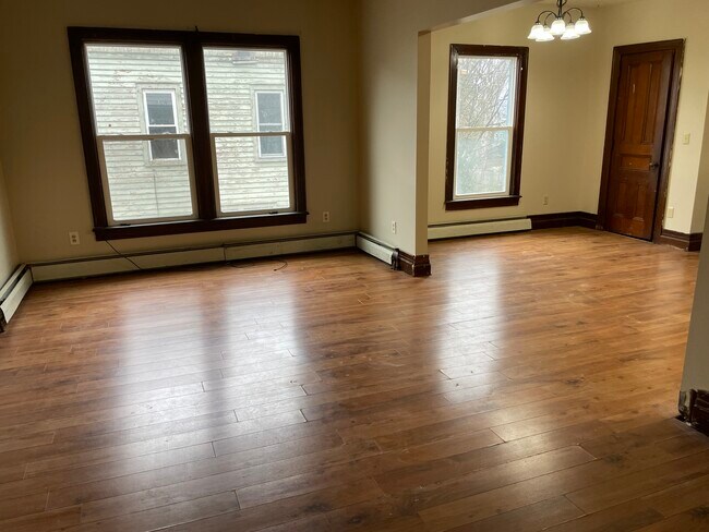 Living Room/Dining - 619 W Water St