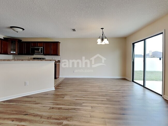 Foto del edificio - 7344 Rapid River Dr E