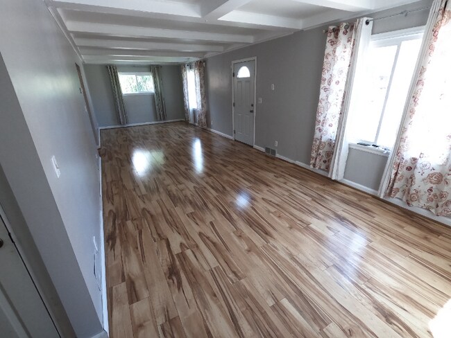 Foto del edificio - 327 11th Ave NW