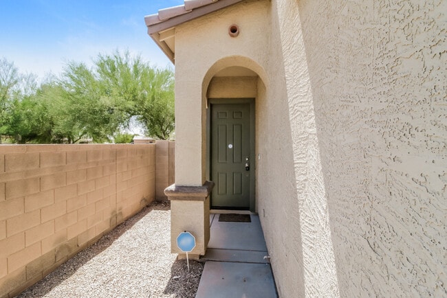 Building Photo - 40275 W Helen Ct