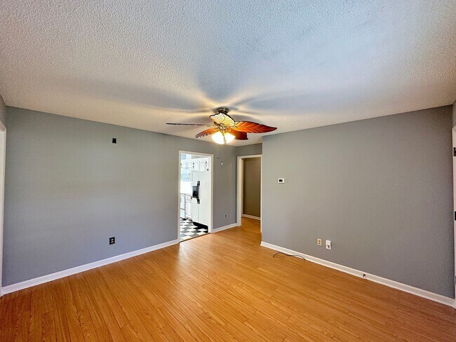 Building Photo - Well Maintained Ranch Style Home!