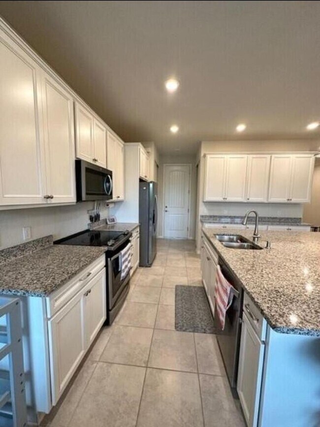 Building Photo - 4460 San Fratello Cir