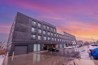 Building Photo - 1800 Simcoe St N