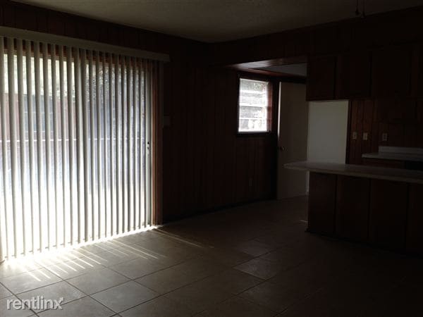 Building Photo - 2173 Popps Ferry Rd