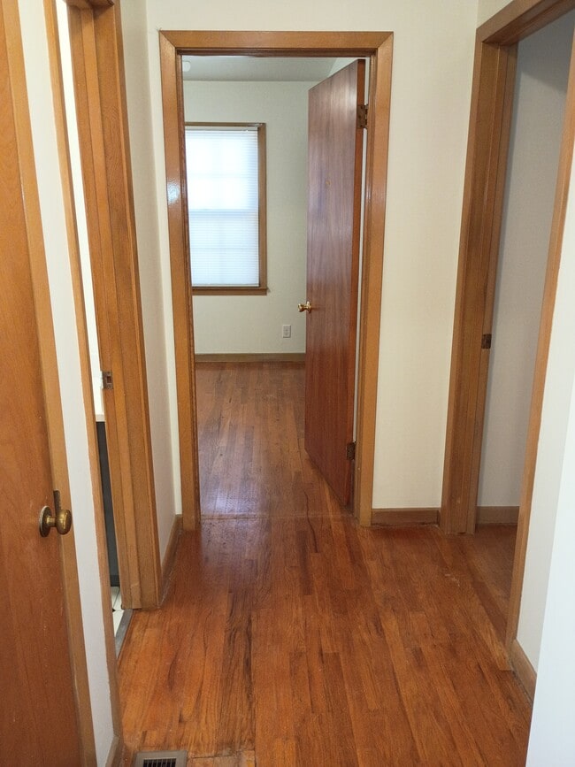 Building Photo - 12504 E 33rd St S