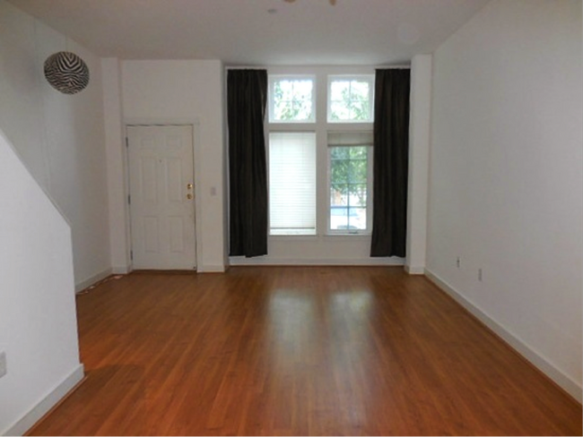 Building Photo - 153 Laurel Grove Ln