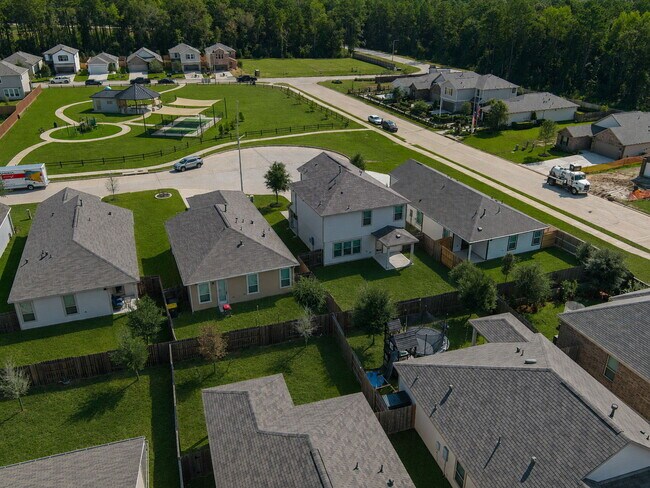 Foto del edificio - CUL-DE-SAC LIVING IN GRACE LANDING—JUST STEPS FROM THE PLAYGROUND & SPLASH PAD!